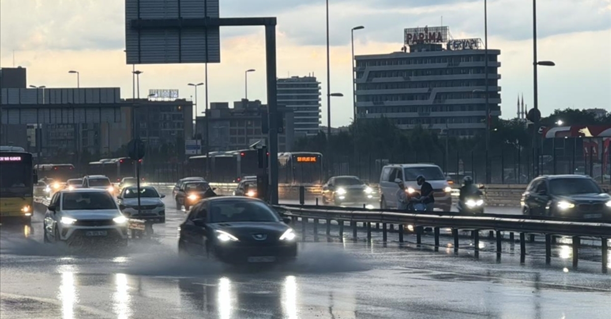 AKOM’dan İstanbul için gök gürültülü sağanak uyarısı