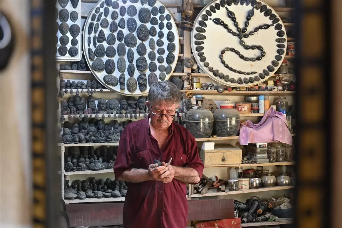 Osmaniye’de Taş Sanatçısı Süleyman Akkaya’nın Eşsiz Eserleri