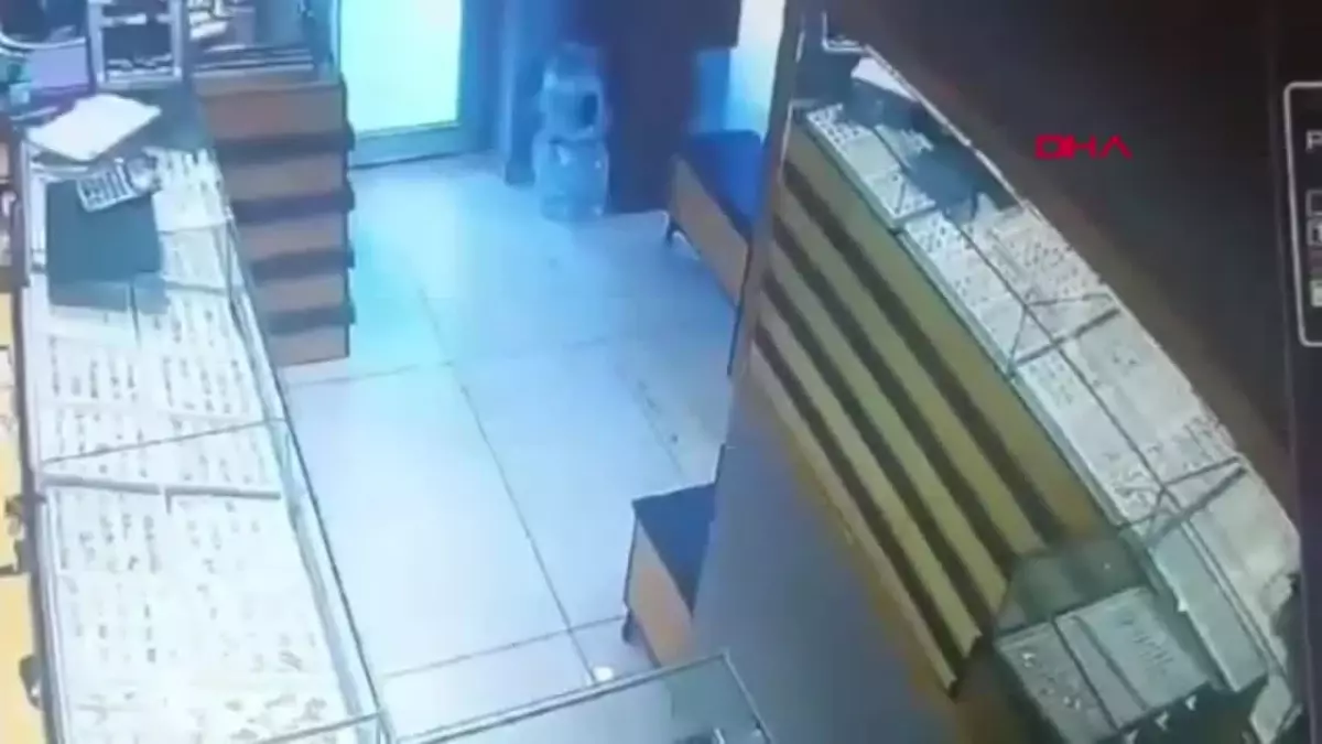 Adana’da Kuyumcu Soygunu: İşletmeci Yaralandı