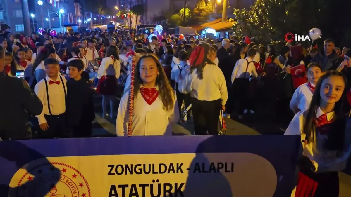 Alaplı’da Cumhuriyet Bayramı’nda fener alayı coşkusu