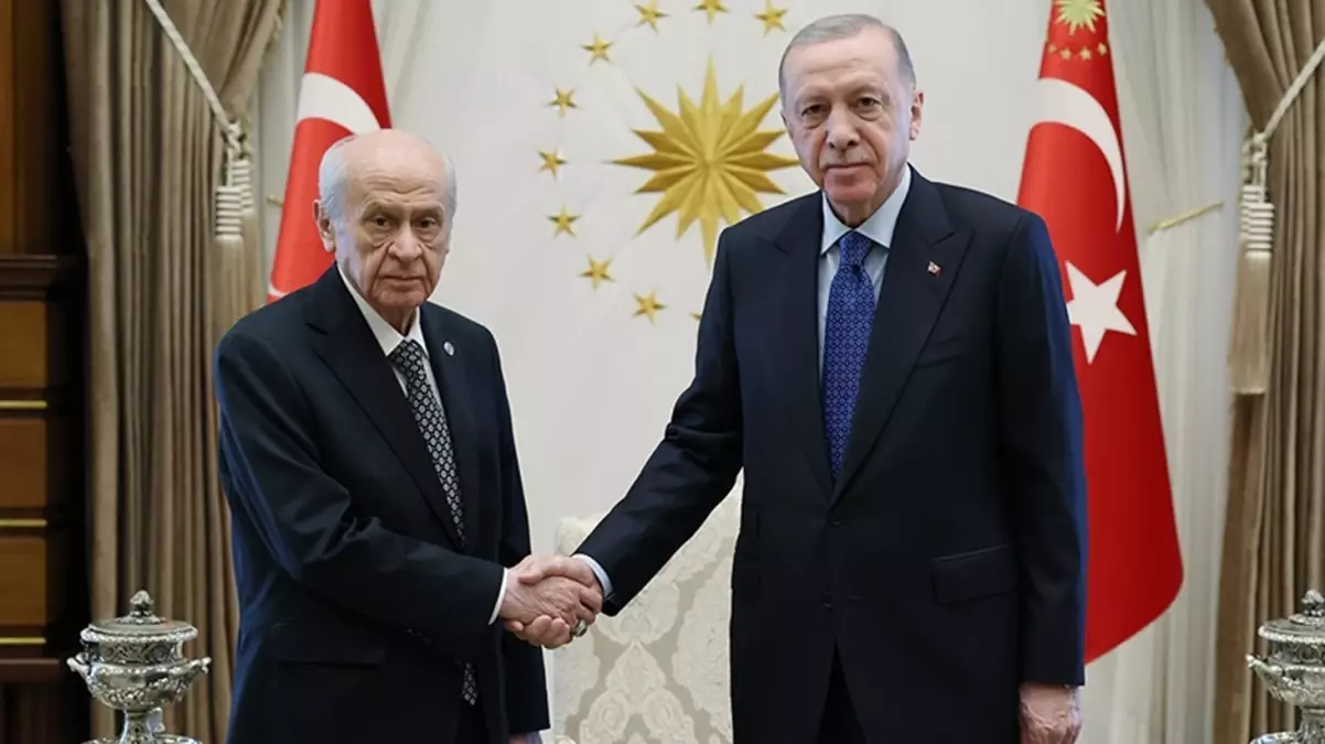 Cumhurbaşkanı Erdoğan, Bahçeli’yi Öcalan çağrısından dolayı tebrik etmiş