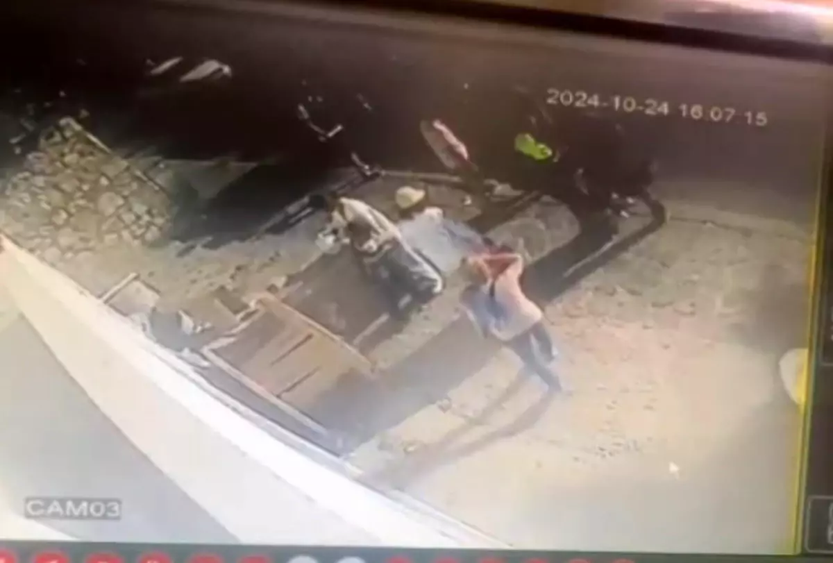 Motosikletine Tekme Atan Kadın Gözaltında