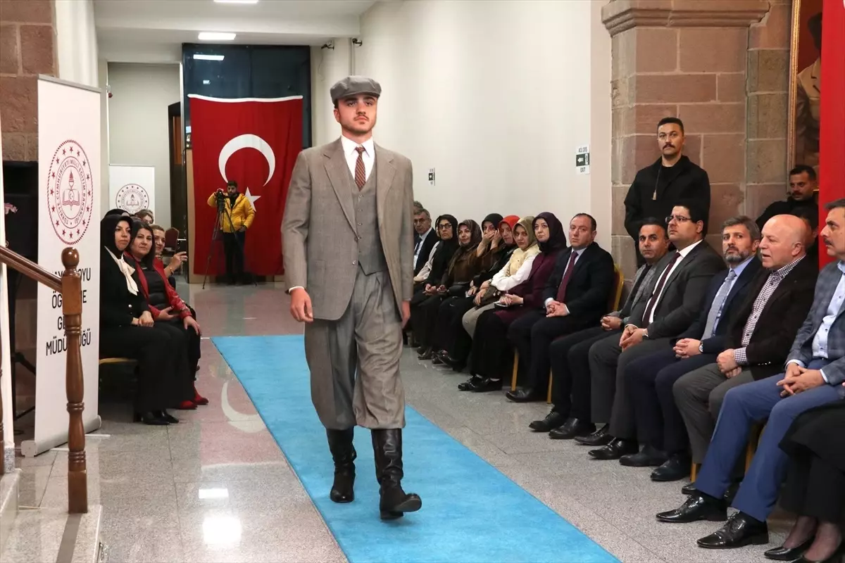 Cumhuriyet’in 101. Yılı için ‘Payidar’ Defilesi