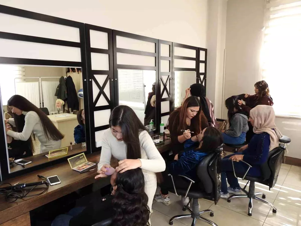 Gaziantep’te Genç Kızlar Kuaförlük Kurslarıyla Hayallerine Yaklaşıyor