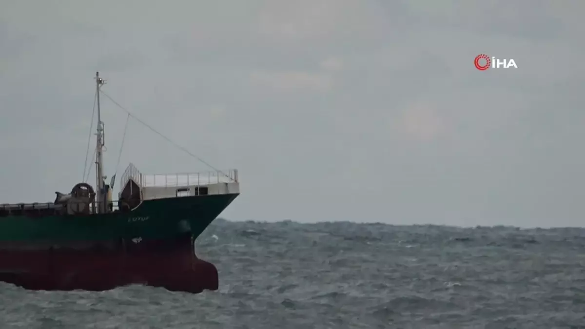 Zonguldak’ta Dalgalar Gemileri Salladı