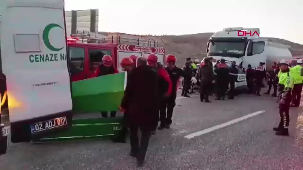 Adıyaman’da Akaryakıt Tankeri ile Otomobil Çarpıştı: 3 Ölü, 4 Yaralı