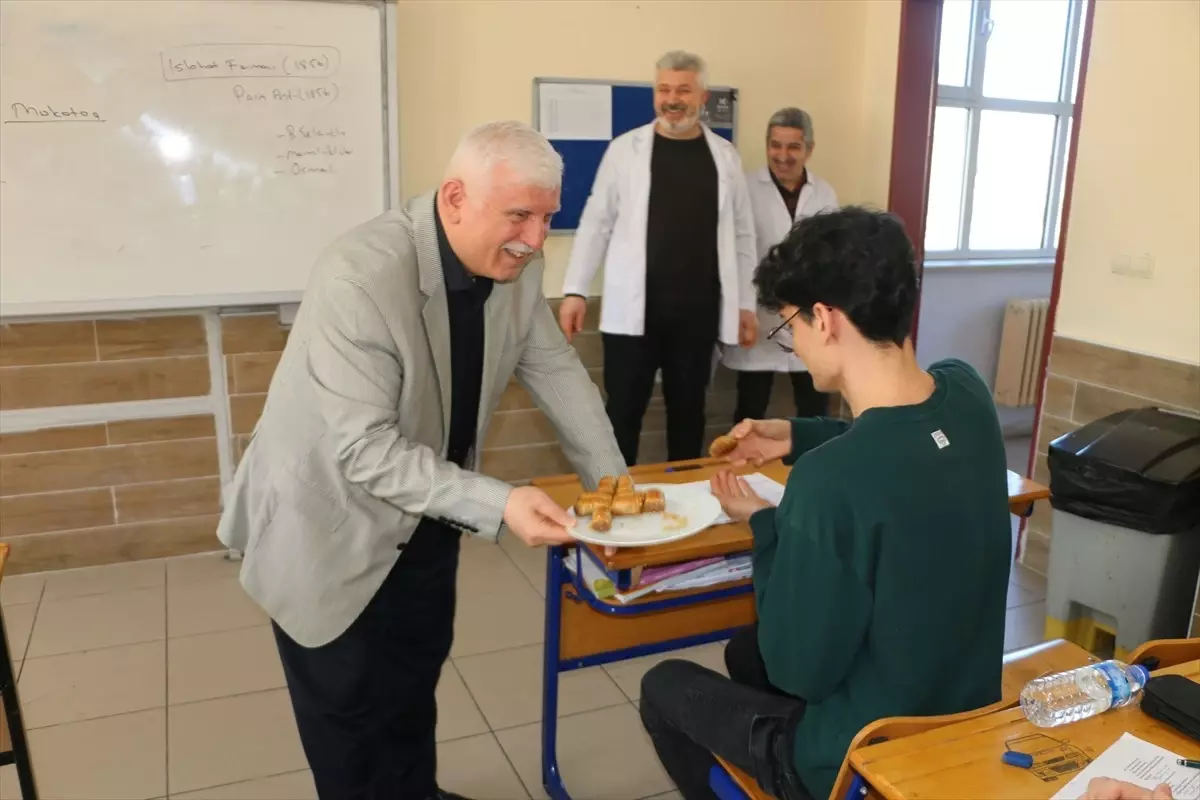 Kabahasanoğlu’ndan Öğrencilere Destek Ziyareti