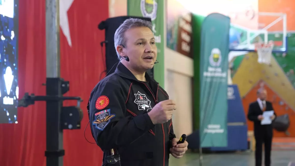 Türkiye’nin İlk Astronotu Alper Gezeravcı, İnegöl’de Öğrencilere Uzay Macerasını Anlattı