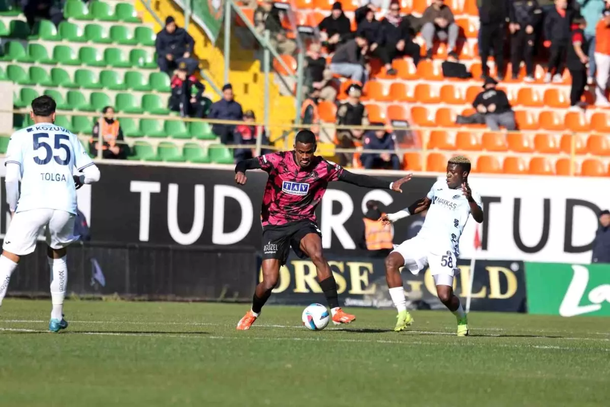 Adana Demirspor, Alanyaspor’u İlk Yarıda Geçti