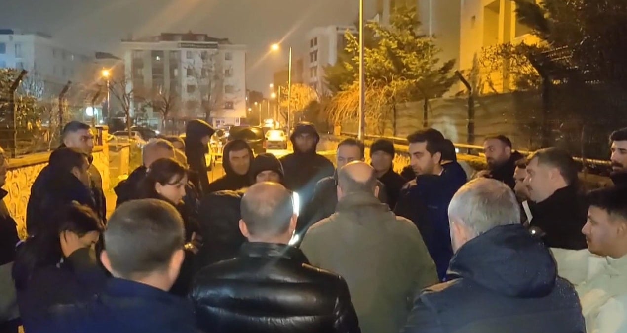 İstanbul’da yürekler ağza geldi, 4 katlı bina boşaltıldı