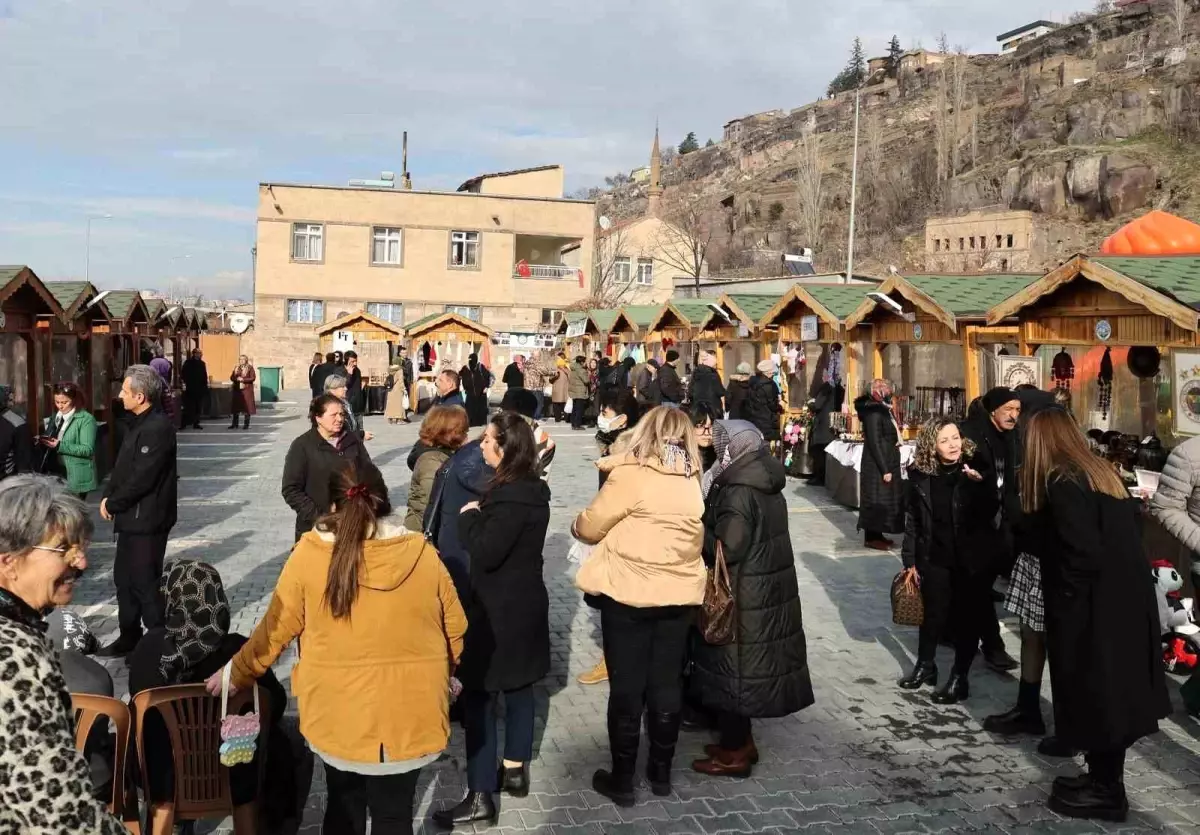 Talas’ta ‘Maharetli Eller Kadın Üretici Pazarı’ Büyük İlgi Görüyor