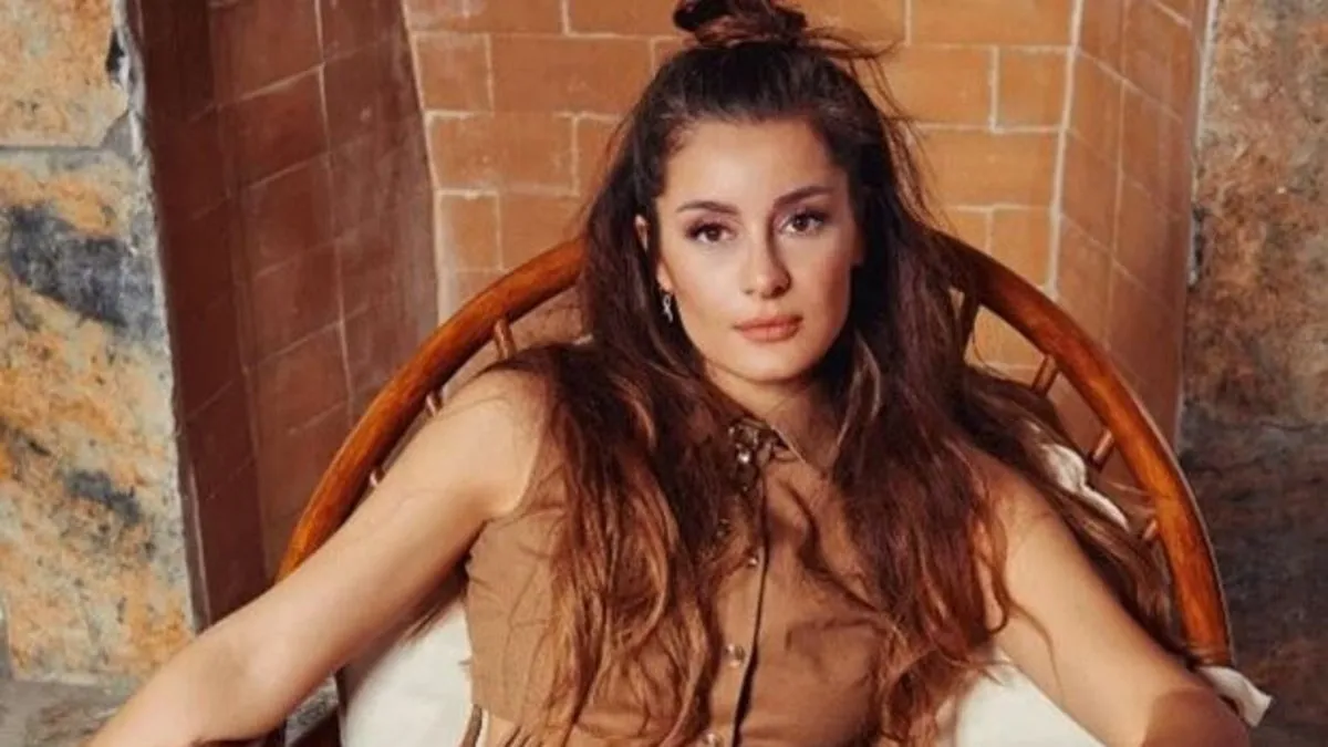 Şarkıcı Atiye, annesi ve minik kızının dansı sosyal medyaya damga vurdu: “3 kuşak 1 şarkı “