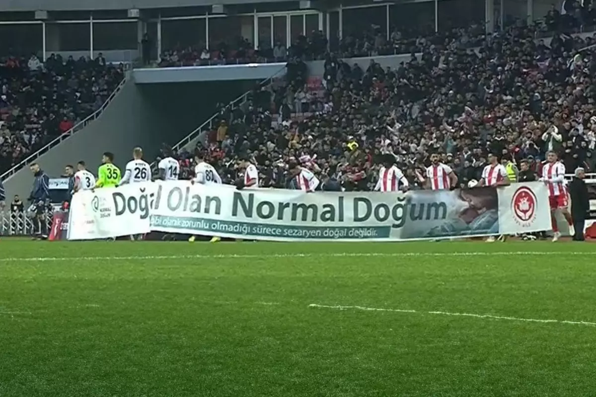 Sağlık Bakanlığı’ndan tartışmalı pankartla ilgili açıklama