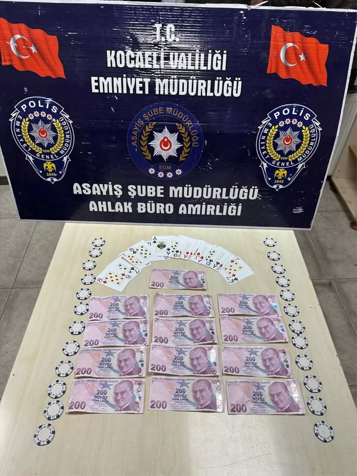 Kumar Oynayan 3 Kişiye Cezayı Kaptırdı